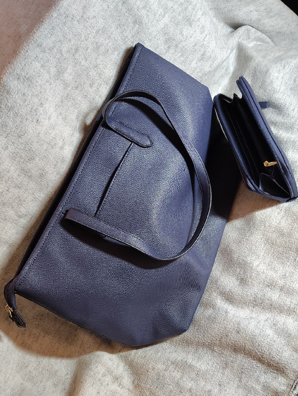 Elegant Navy Tote with Matching Wallet - Minimal Gold Accent - Picture 3 of 5